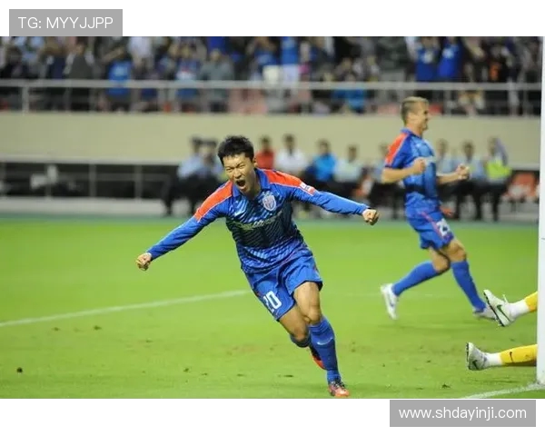 申花上半场2-0领先梅州 阿苏埃吴曦进球约契奇头球击中横梁
