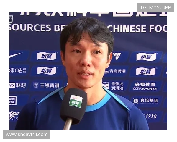 邓卓翔力挺团结球员 全力应对困难