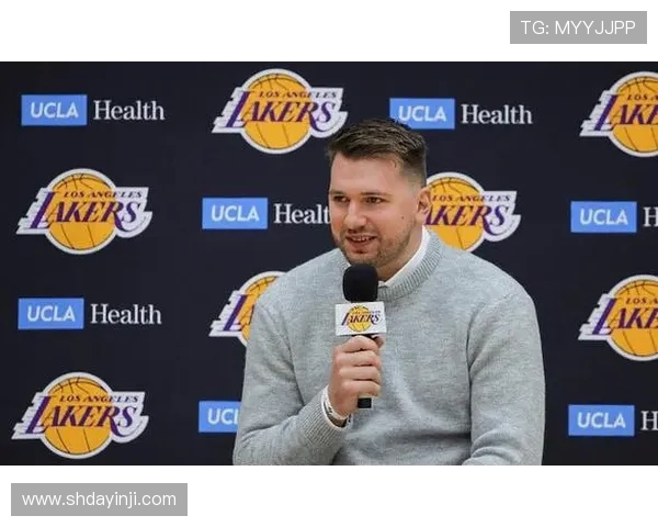 原创美媒热议猛龙头号粉丝Drake示爱金·卡戴珊，后者曾调侃东契奇遭拒