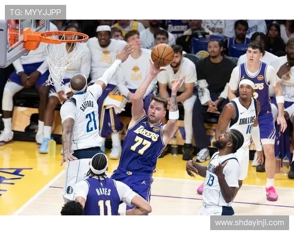 原创129-119！里夫斯38分，东契奇35+11助，湖人6连胜跻身NBA杯八强